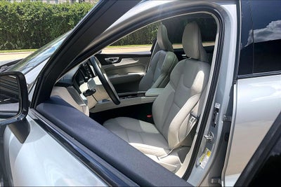 2024 Volvo XC60 B5 Plus Dark Theme