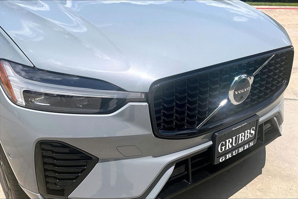 2024 Volvo XC60 B5 Plus Dark Theme