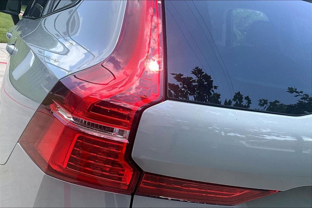 2024 Volvo XC60 B5 Plus Dark Theme
