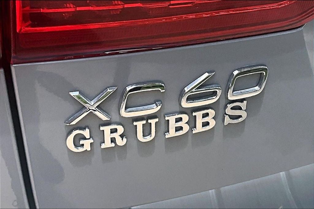 2024 Volvo XC60 B5 Plus Dark Theme