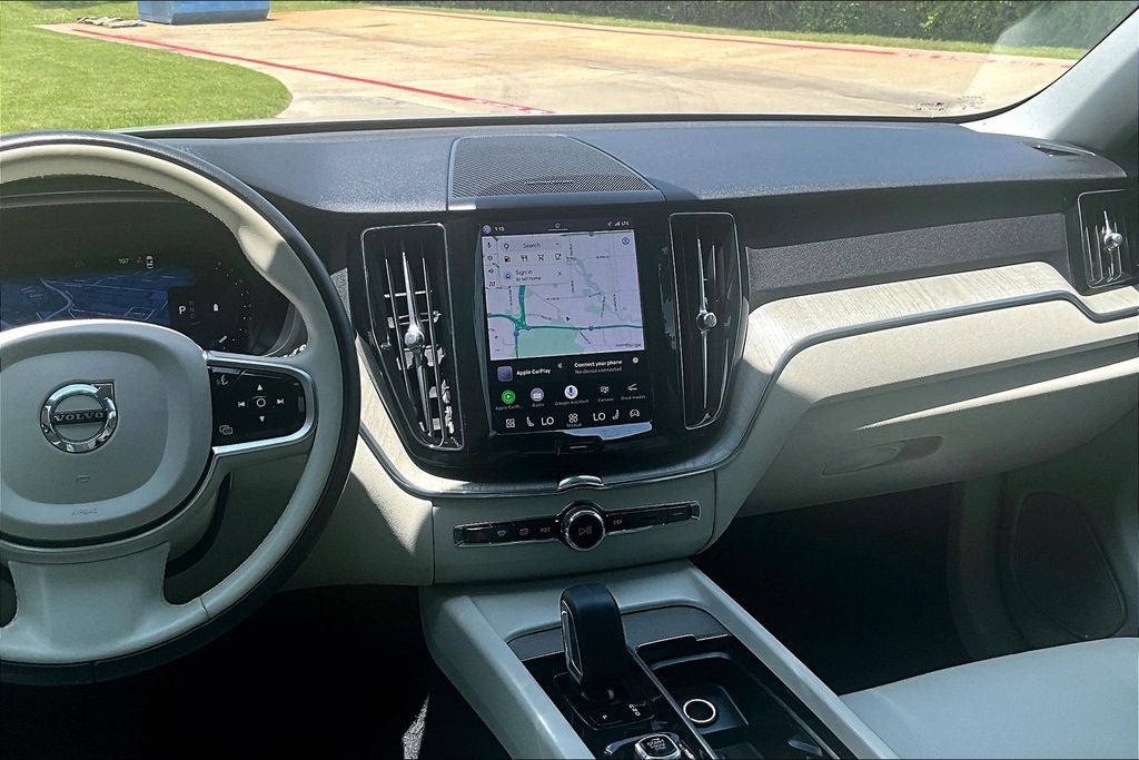 2024 Volvo XC60 B5 Plus Dark Theme