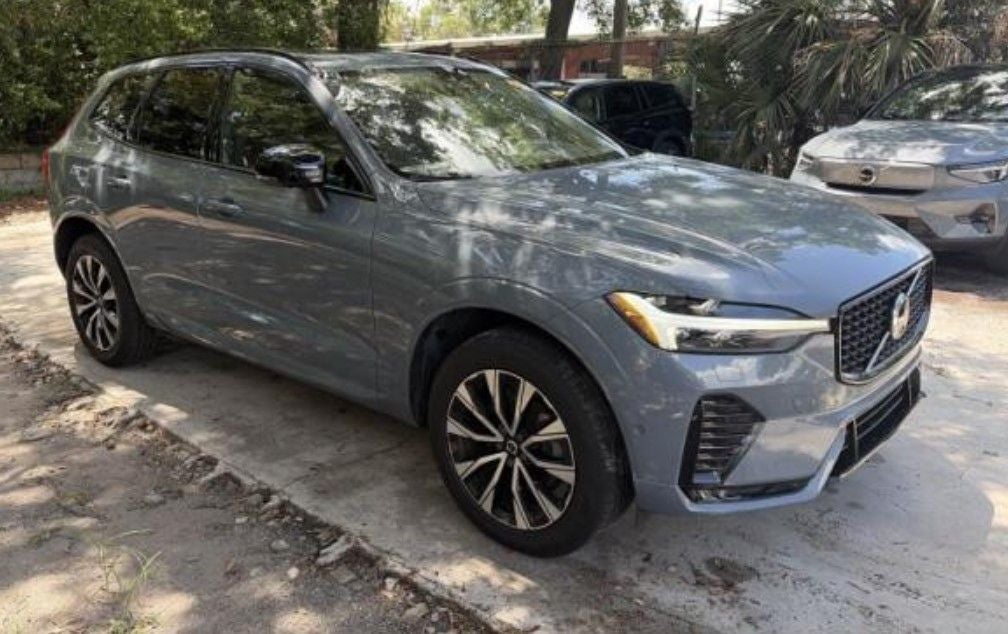 2024 Volvo XC60 B5 Plus Dark Theme