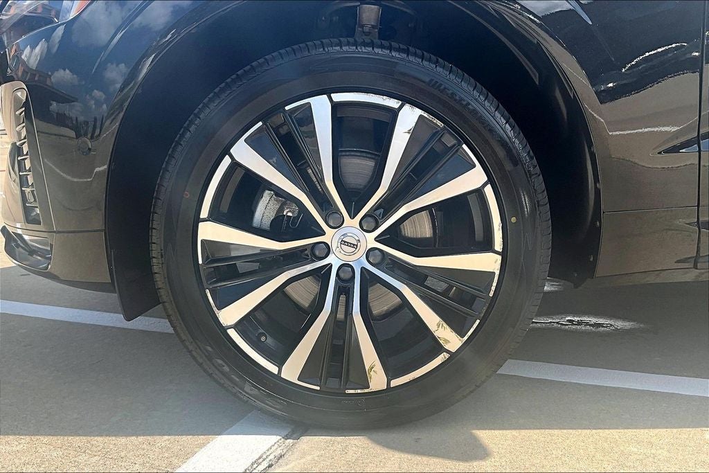 2024 Volvo XC60 B5 Ultimate Dark Theme