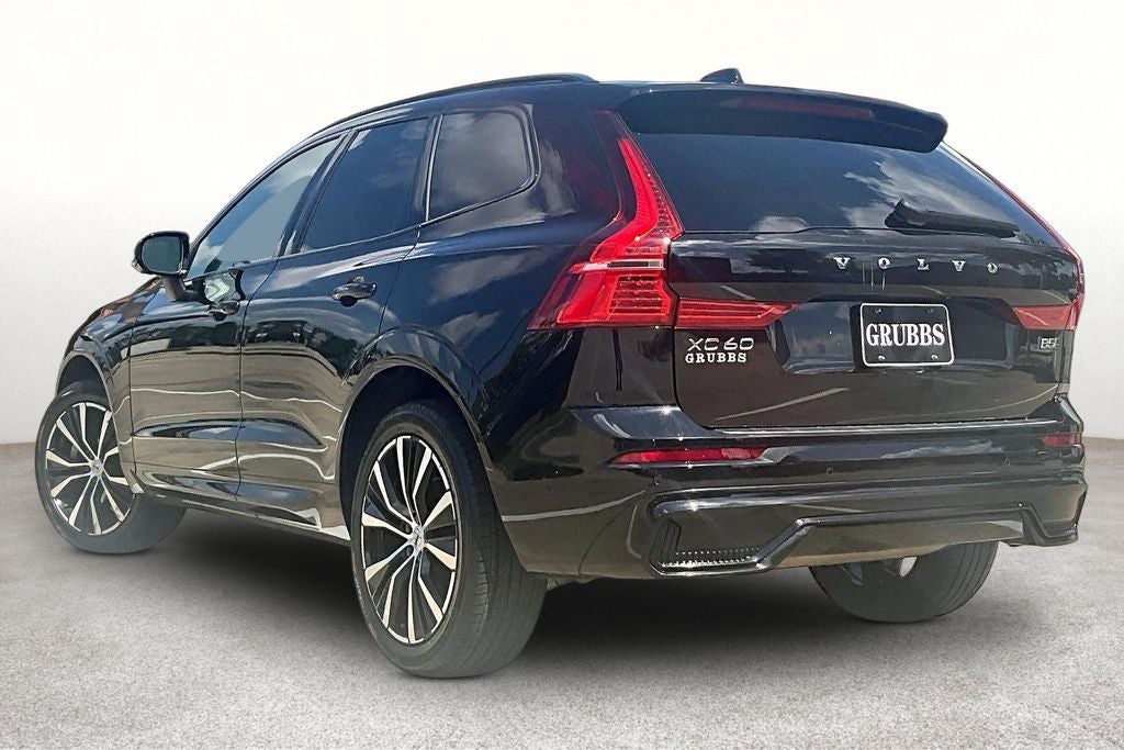 2024 Volvo XC60 B5 Ultimate Dark Theme