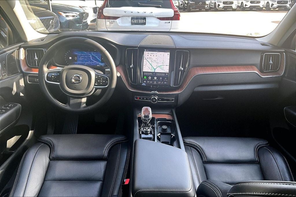 2024 Volvo XC60 B5 Ultimate Dark Theme