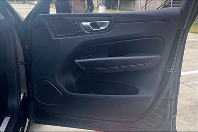 2024 Volvo XC60 B5 Ultimate Dark Theme