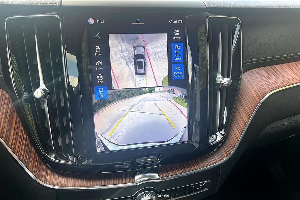 2024 Volvo XC60 B5 Ultimate Dark Theme