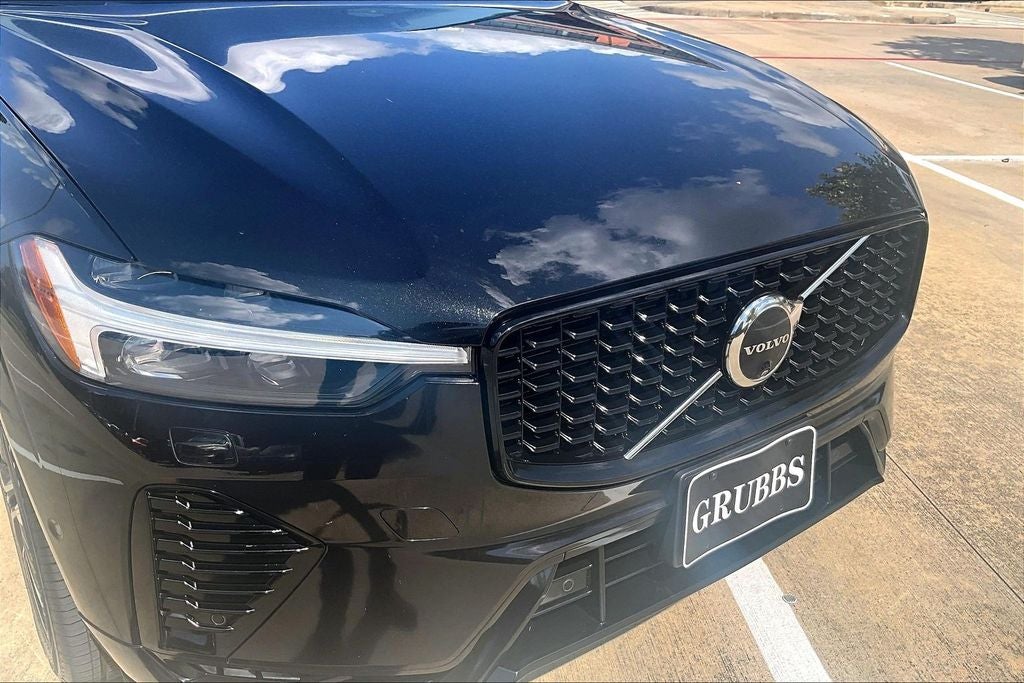 2024 Volvo XC60 B5 Ultimate Dark Theme