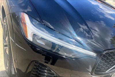 2024 Volvo XC60 B5 Ultimate Dark Theme