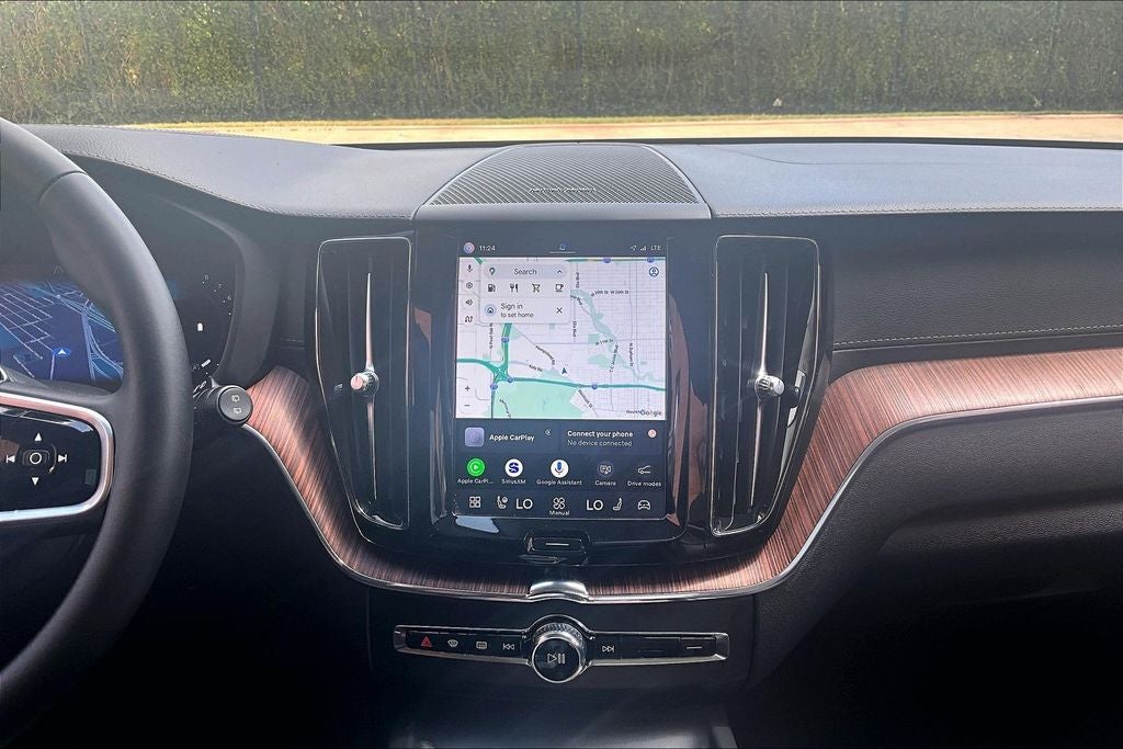 2024 Volvo XC60 B5 Ultimate Dark Theme