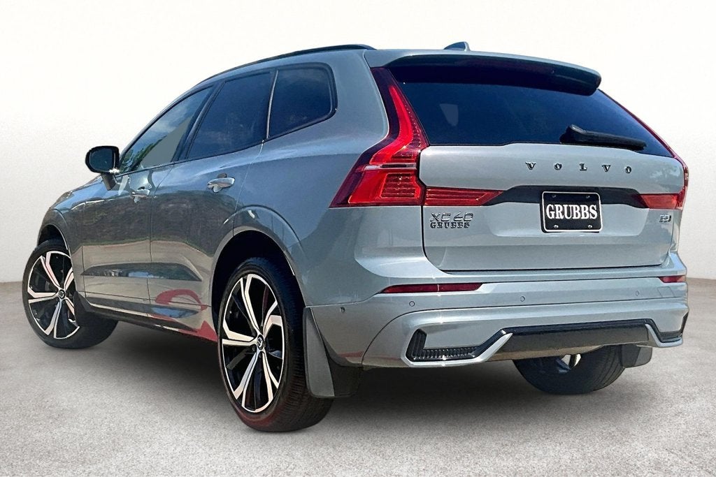2024 Volvo XC60 B5 Ultimate Dark Theme