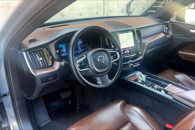 2024 Volvo XC60 B5 Ultimate Dark Theme