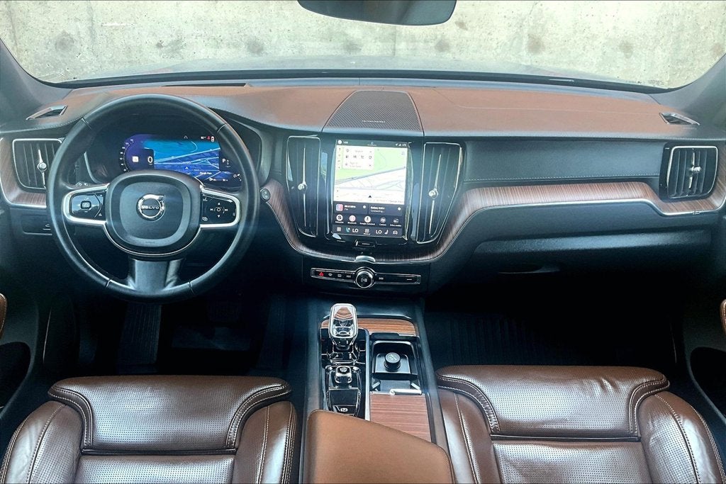2024 Volvo XC60 B5 Ultimate Dark Theme