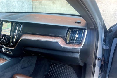2024 Volvo XC60 B5 Ultimate Dark Theme