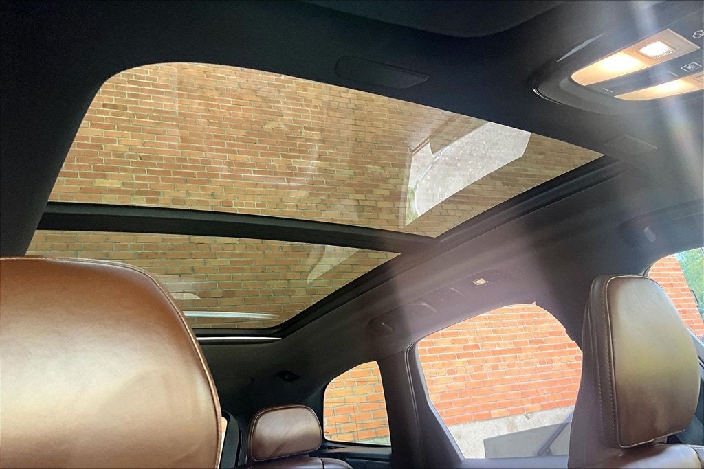 2024 Volvo XC60 B5 Ultimate Dark Theme