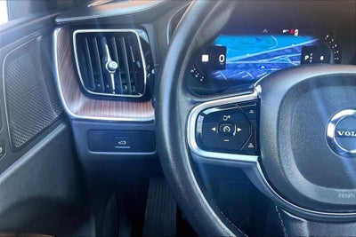 2024 Volvo XC60 B5 Ultimate Dark Theme
