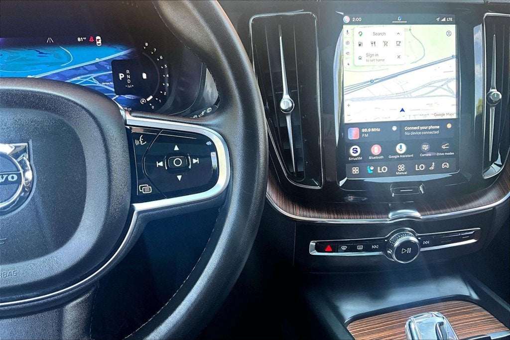 2024 Volvo XC60 B5 Ultimate Dark Theme