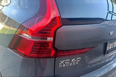 2024 Volvo XC60 B5 Ultimate Dark Theme