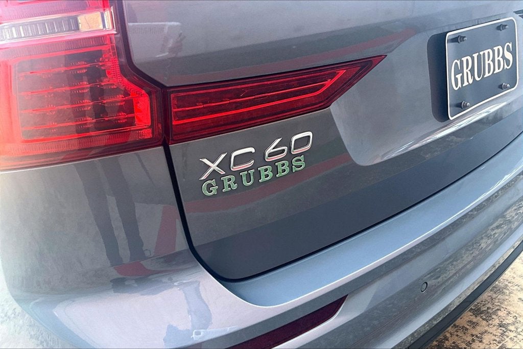 2024 Volvo XC60 B5 Ultimate Dark Theme