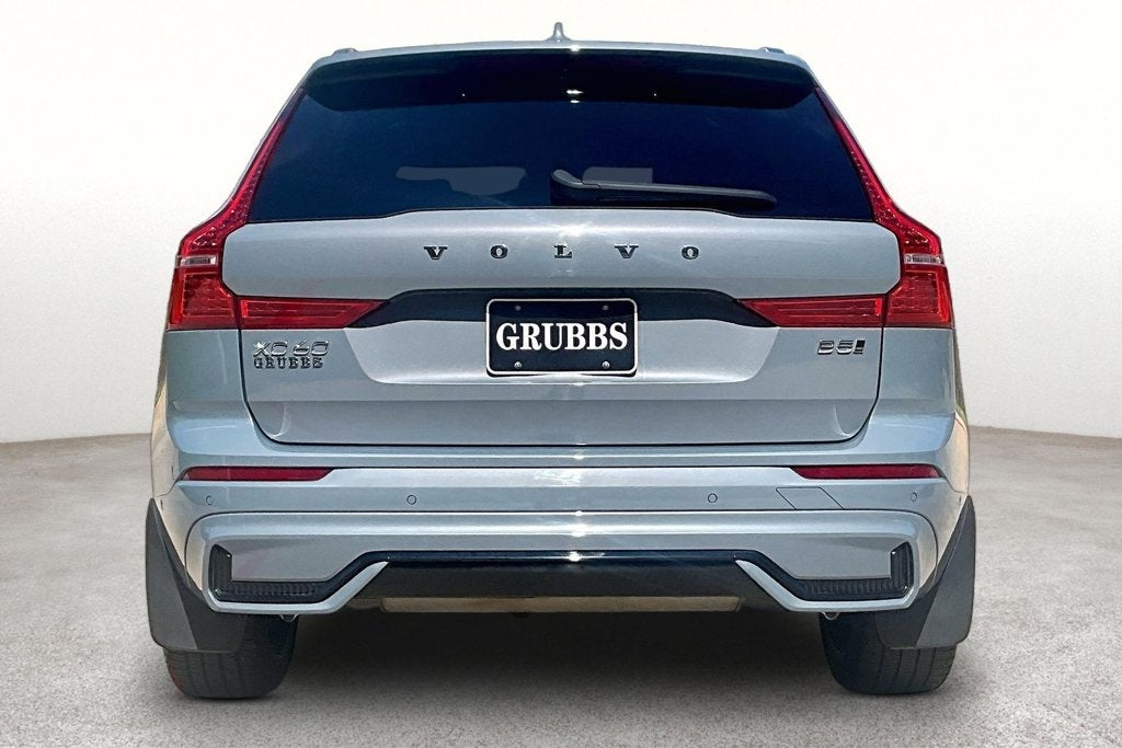 2024 Volvo XC60 B5 Ultimate Dark Theme