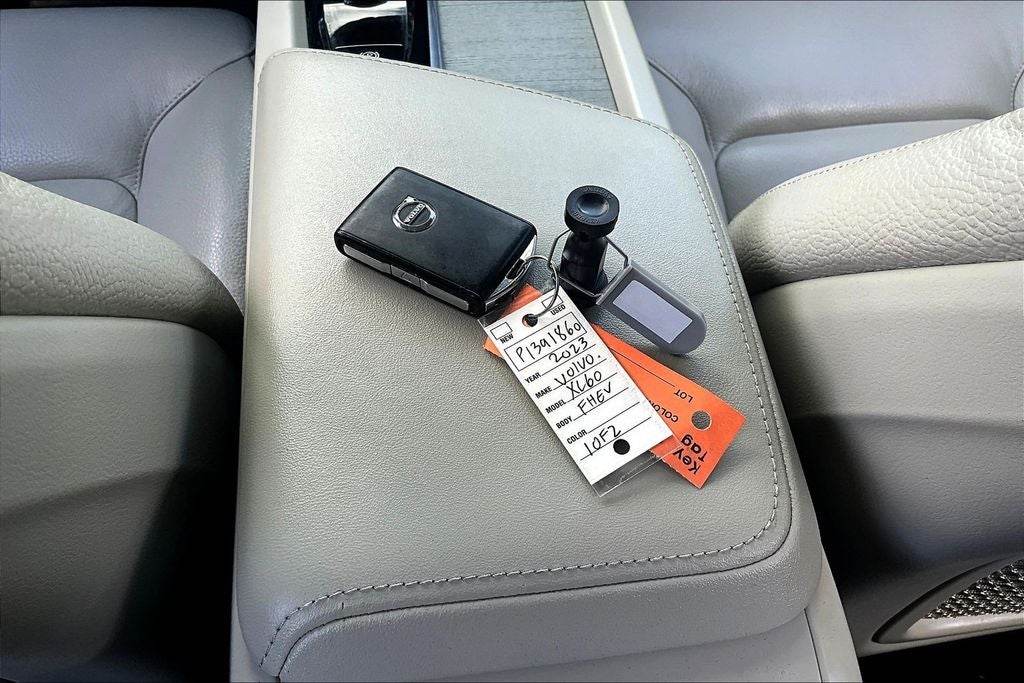 2023 Volvo XC60 B5 Plus Bright Theme