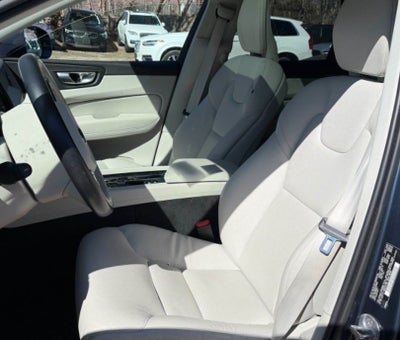 2023 Volvo XC60 B5 Plus Bright Theme