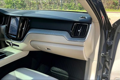 2023 Volvo XC60 B5 Plus Bright Theme