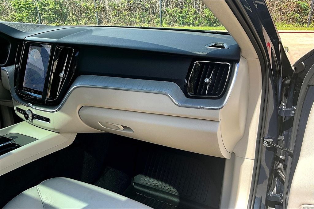2023 Volvo XC60 B5 Plus Bright Theme