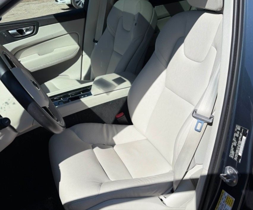 2023 Volvo XC60 B5 Plus Bright Theme