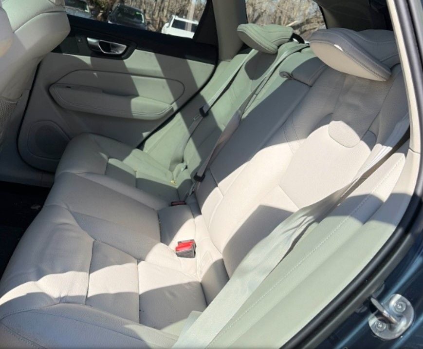 2023 Volvo XC60 B5 Plus Bright Theme