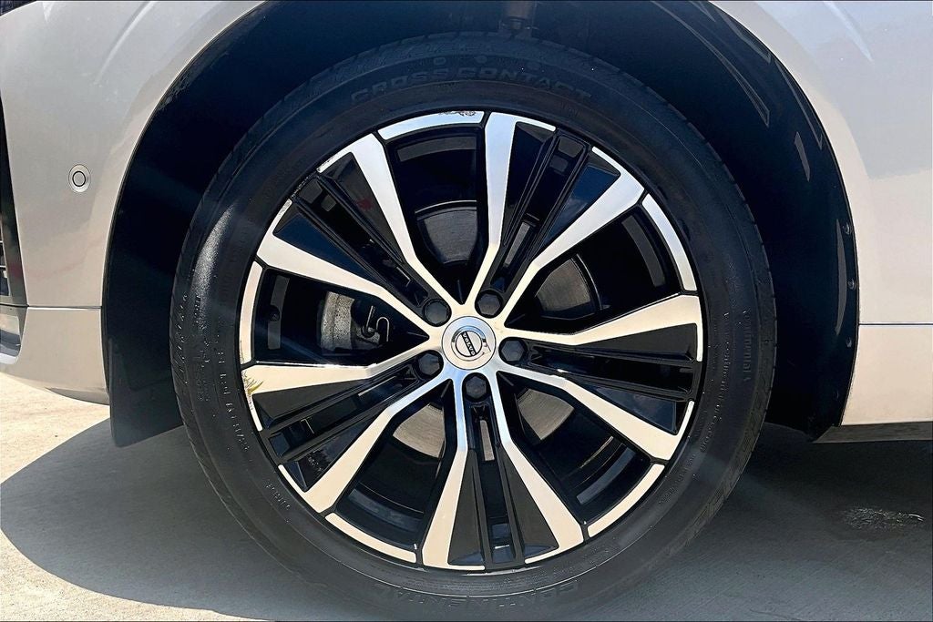 2023 Volvo XC60 B5 Plus Dark Theme