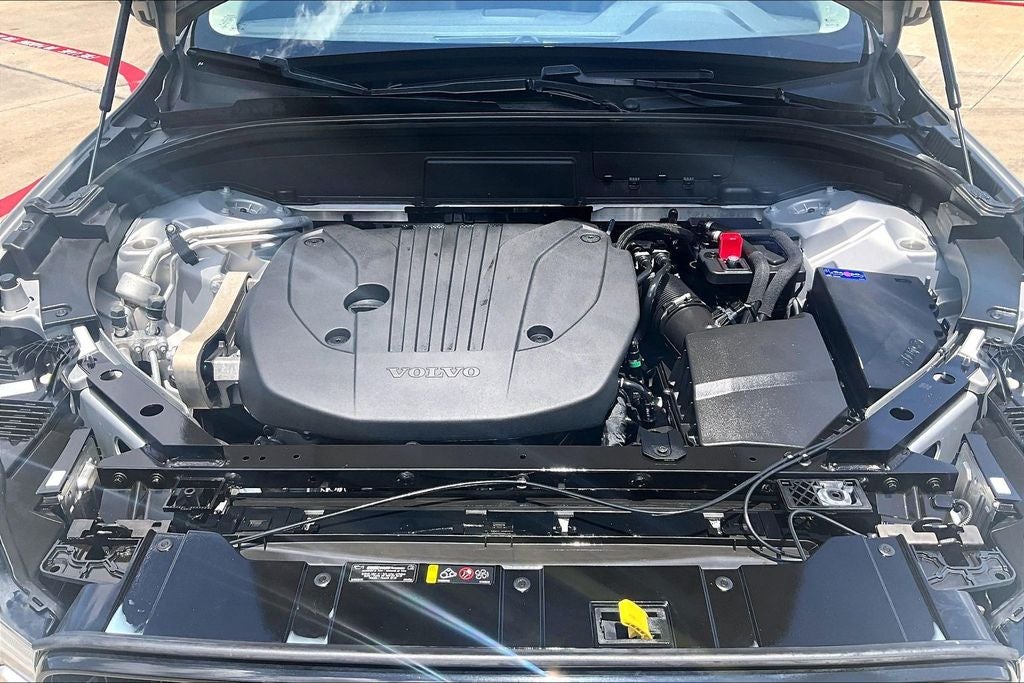 2023 Volvo XC60 B5 Plus Dark Theme