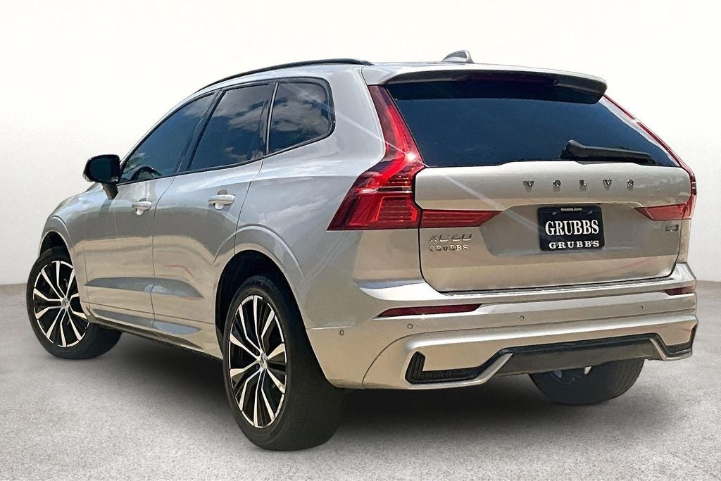 2023 Volvo XC60 B5 Plus Dark Theme