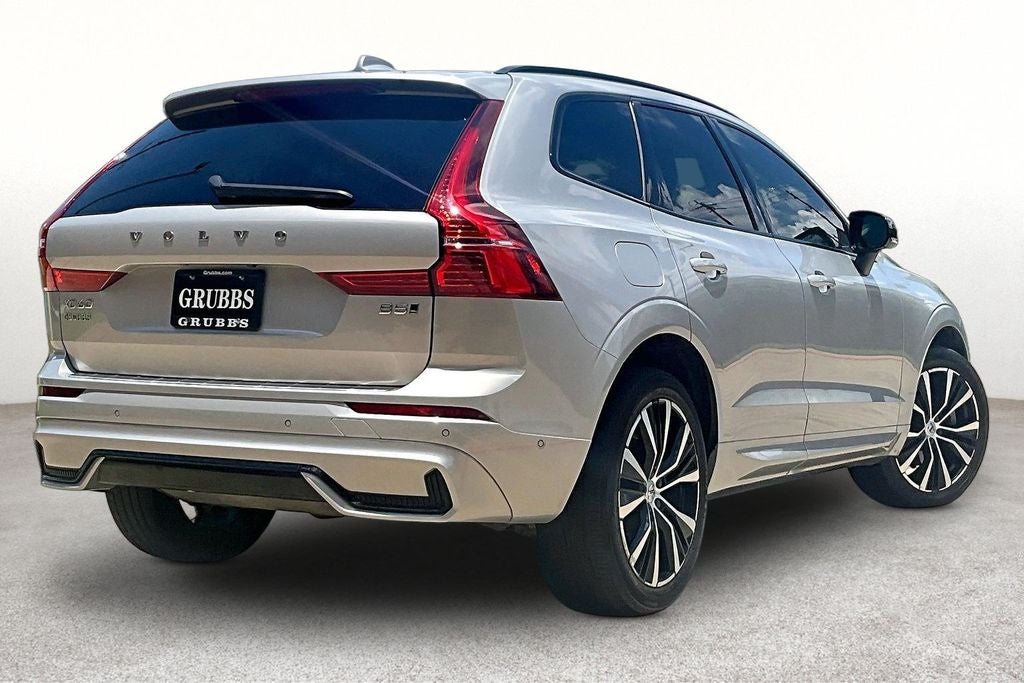 2023 Volvo XC60 B5 Plus Dark Theme