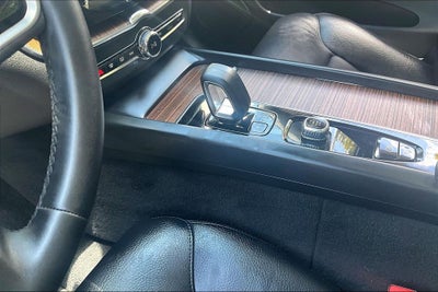 2023 Volvo XC60 B5 Plus Dark Theme