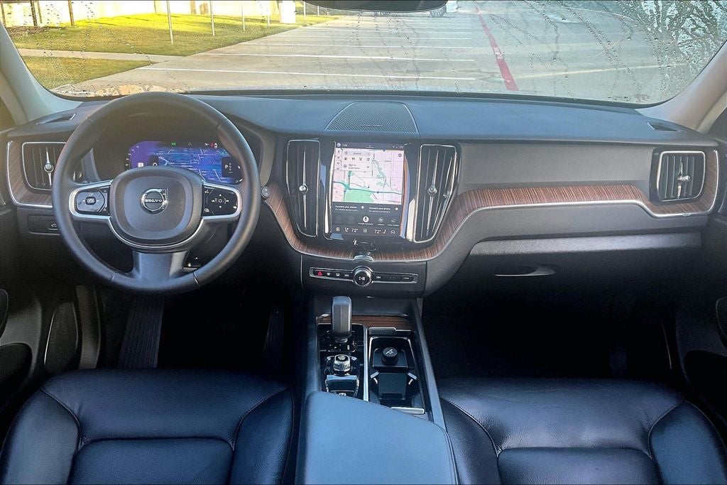 2023 Volvo XC60 B5 Plus Dark Theme