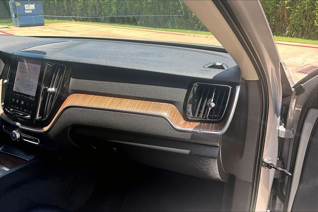 2023 Volvo XC60 B5 Plus Dark Theme