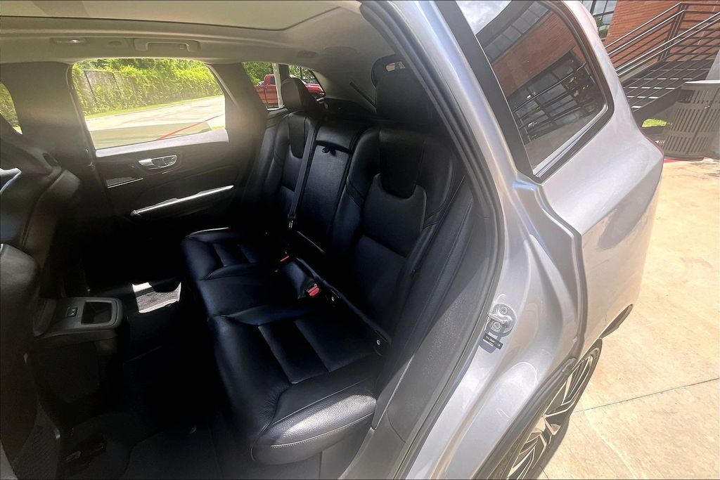 2023 Volvo XC60 B5 Plus Dark Theme