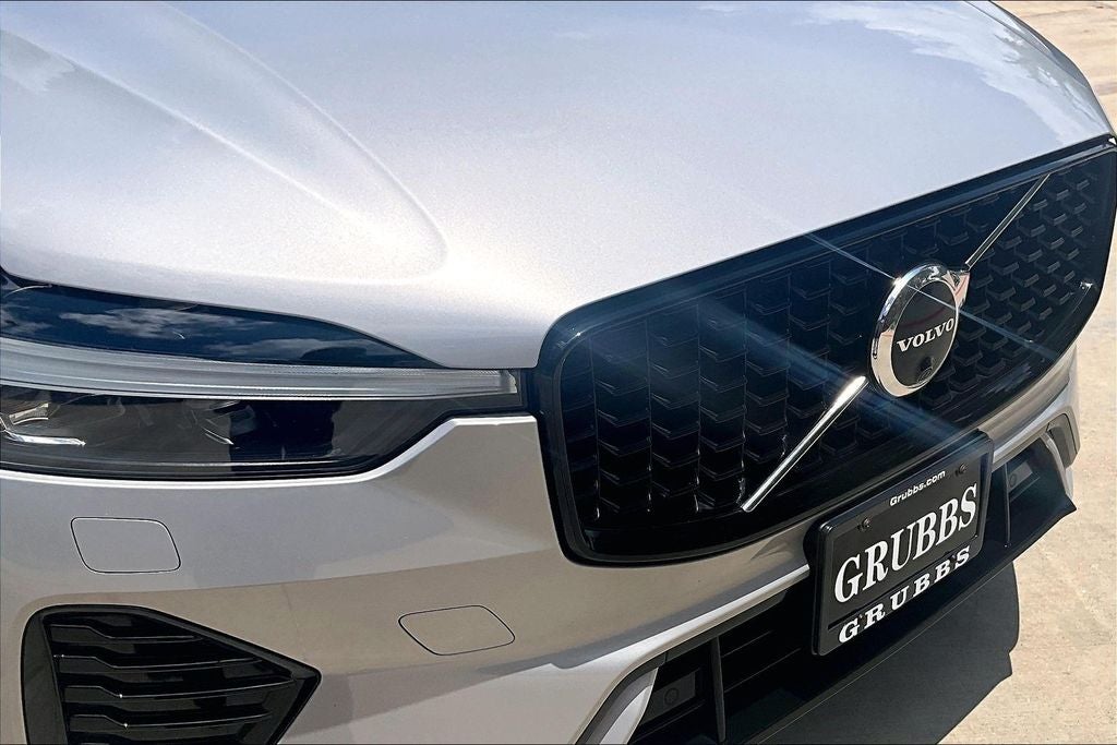 2023 Volvo XC60 B5 Plus Dark Theme