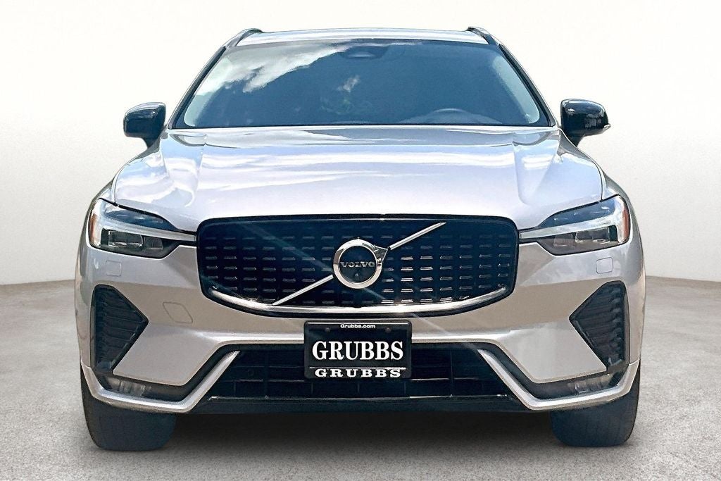 2023 Volvo XC60 B5 Plus Dark Theme