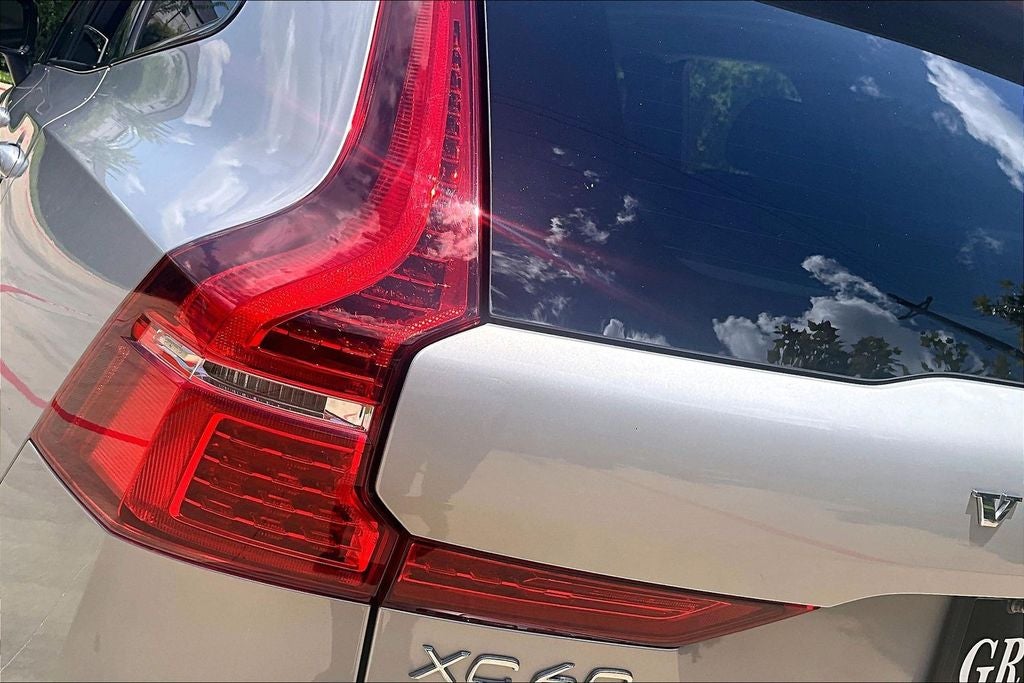 2023 Volvo XC60 B5 Plus Dark Theme