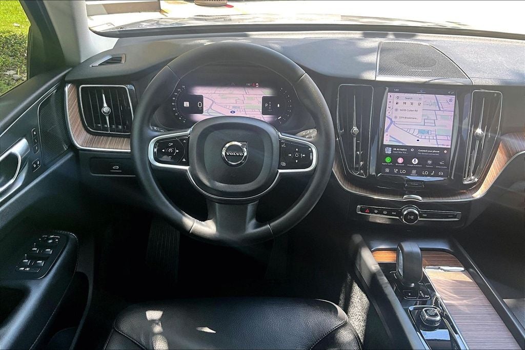 2023 Volvo XC60 B5 Plus Dark Theme