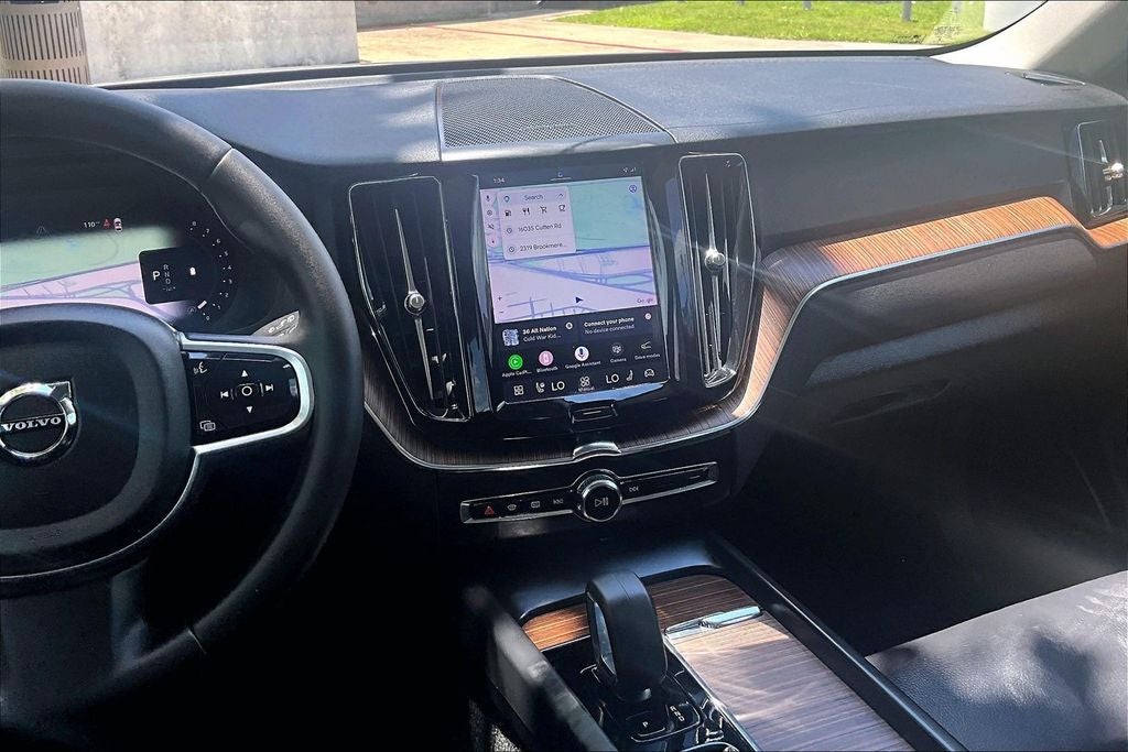 2023 Volvo XC60 B5 Plus Dark Theme