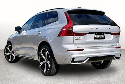 2023 Volvo XC60 B5 Ultimate Dark Theme