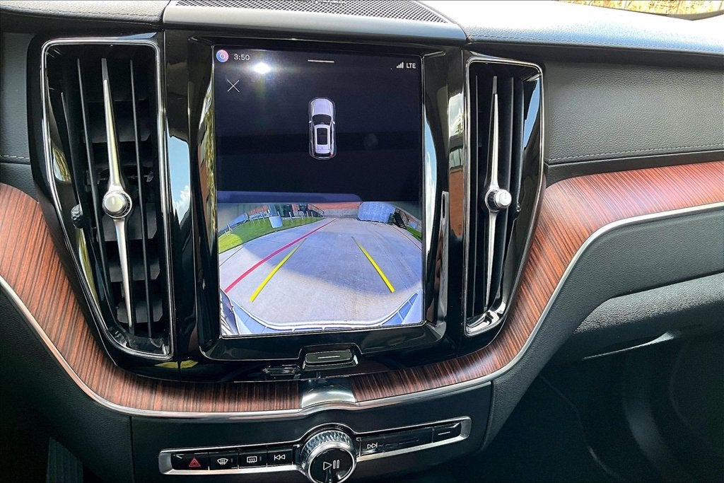 2023 Volvo XC60 B5 Ultimate Dark Theme