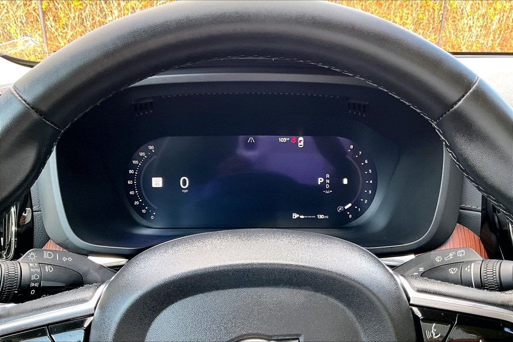 2023 Volvo XC60 B5 Ultimate Dark Theme