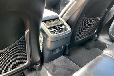 2023 Volvo XC60 B5 Ultimate Dark Theme