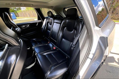 2023 Volvo XC60 B5 Ultimate Dark Theme