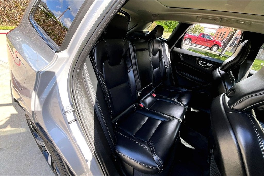 2023 Volvo XC60 B5 Ultimate Dark Theme