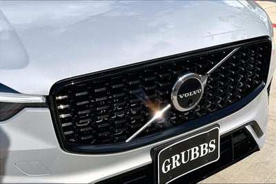 2023 Volvo XC60 B5 Ultimate Dark Theme